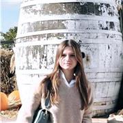 Studente universitario di Farmacia del secondo anno, diplomata in tecnologie agrarie